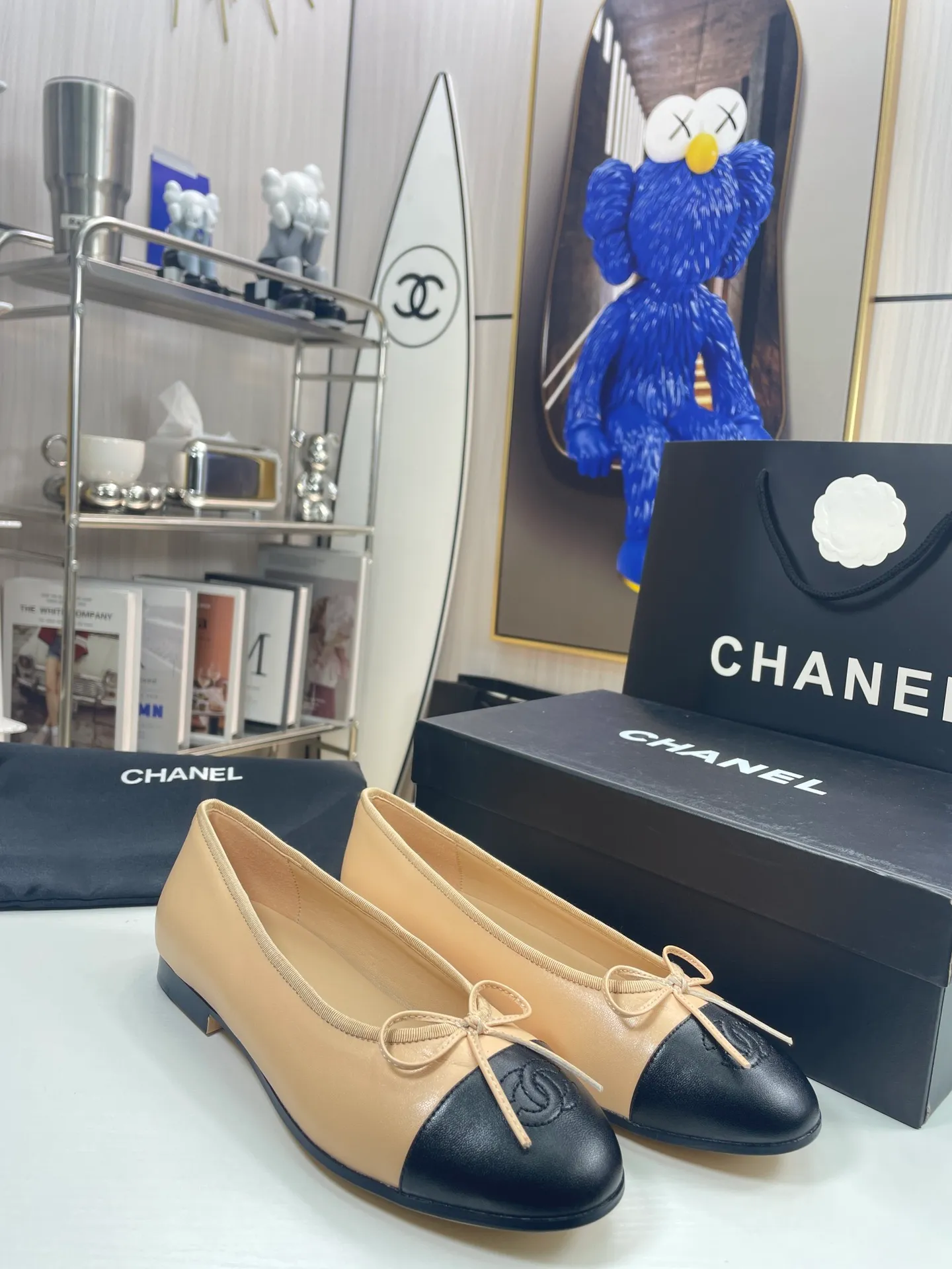 👟👟Ex-factory price 440👟👟 Women's shoe factory Chanel - classic color-blocked ballet shoes ⚠ Fashionable catwalk style❤M After many years, it still attracts fans... The splicing color mix and bow embellishment make it fashionable! How to match the series to look good! Original customized wood-colored genuine leather outsole, 1.5cm square heel, imported mixed woolen surface/mixed sheepskin surface, sheepskin lining for feet... Regular size 34-40 (customized size 41 is non-refundable) 🎁Supporting packaging